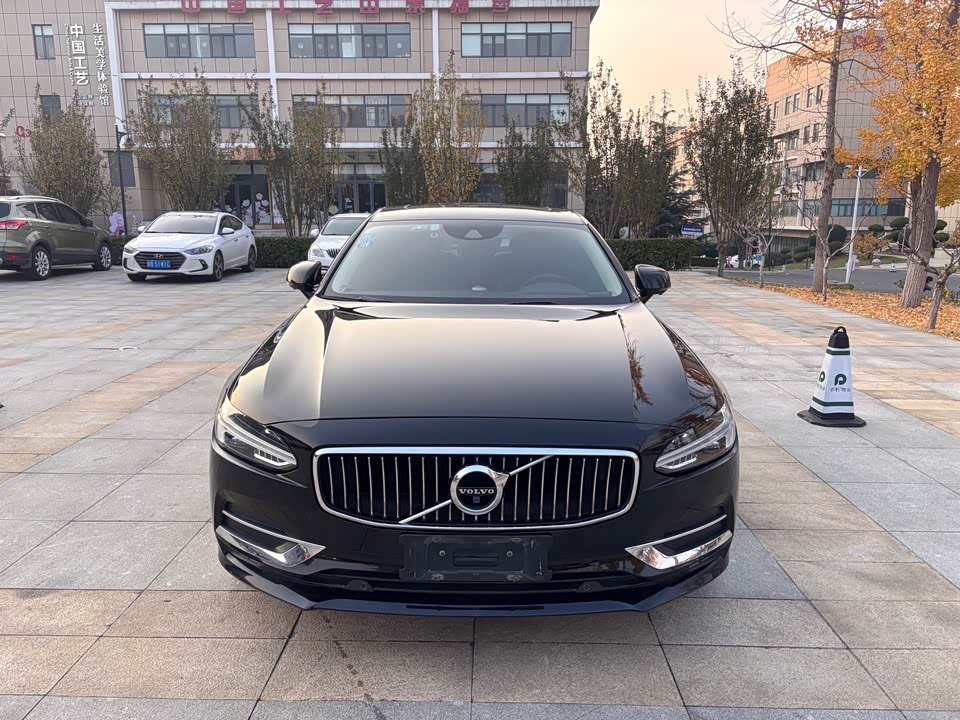 Volvo S90
