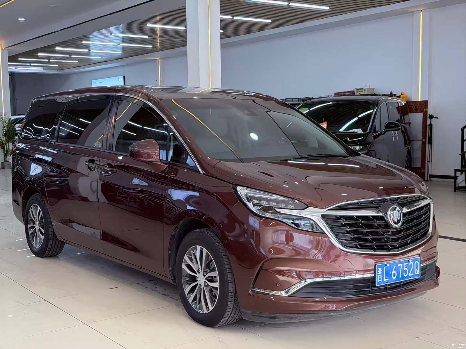 Buick GL8, 2022 3