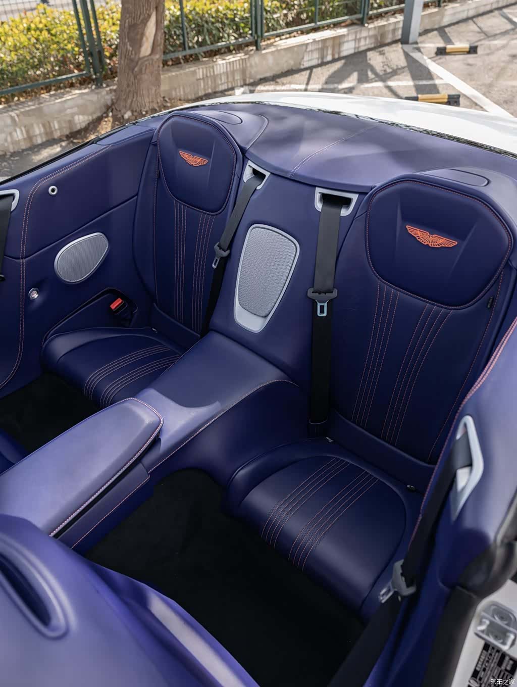 Aston Martin DB11, 2019 19