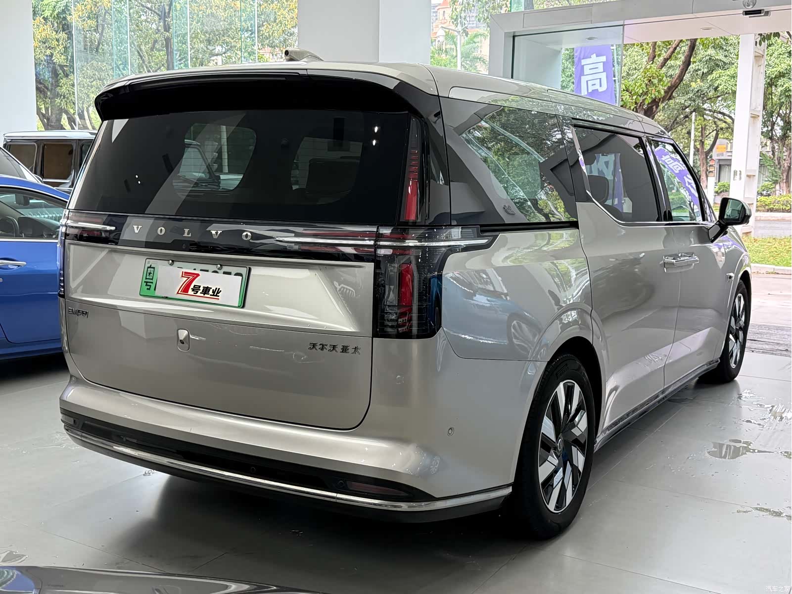 Volvo EM90, 2024 15