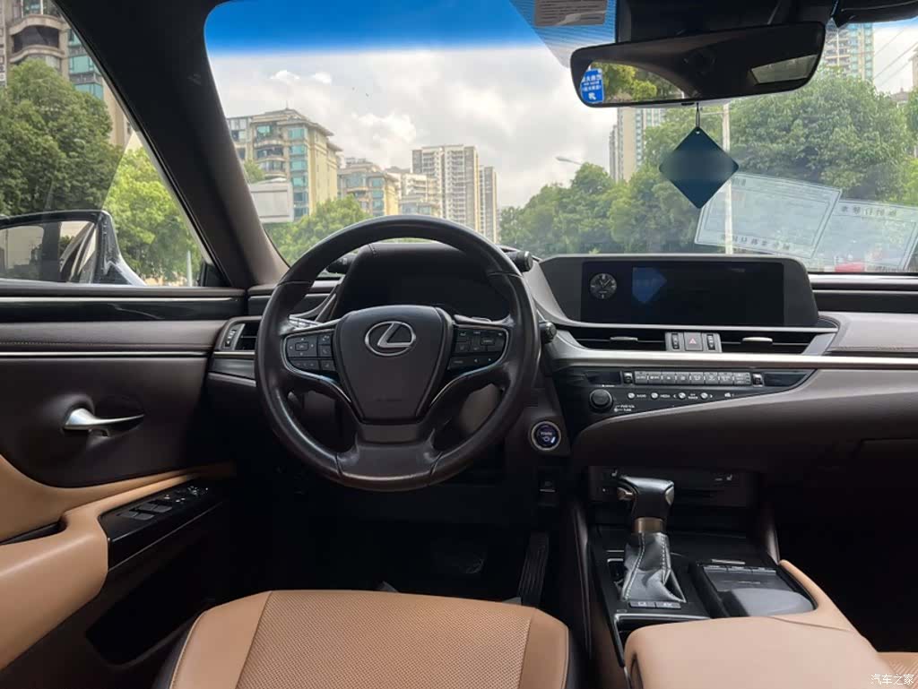 Lexus ES, 2019 12