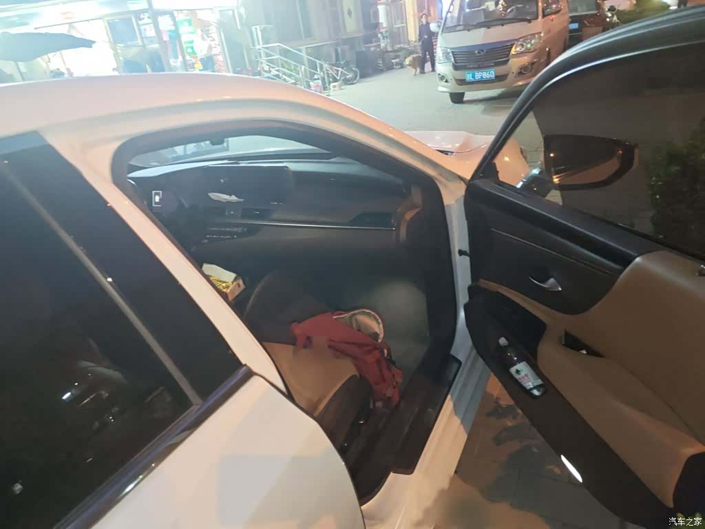 Lexus ES, 2019 25