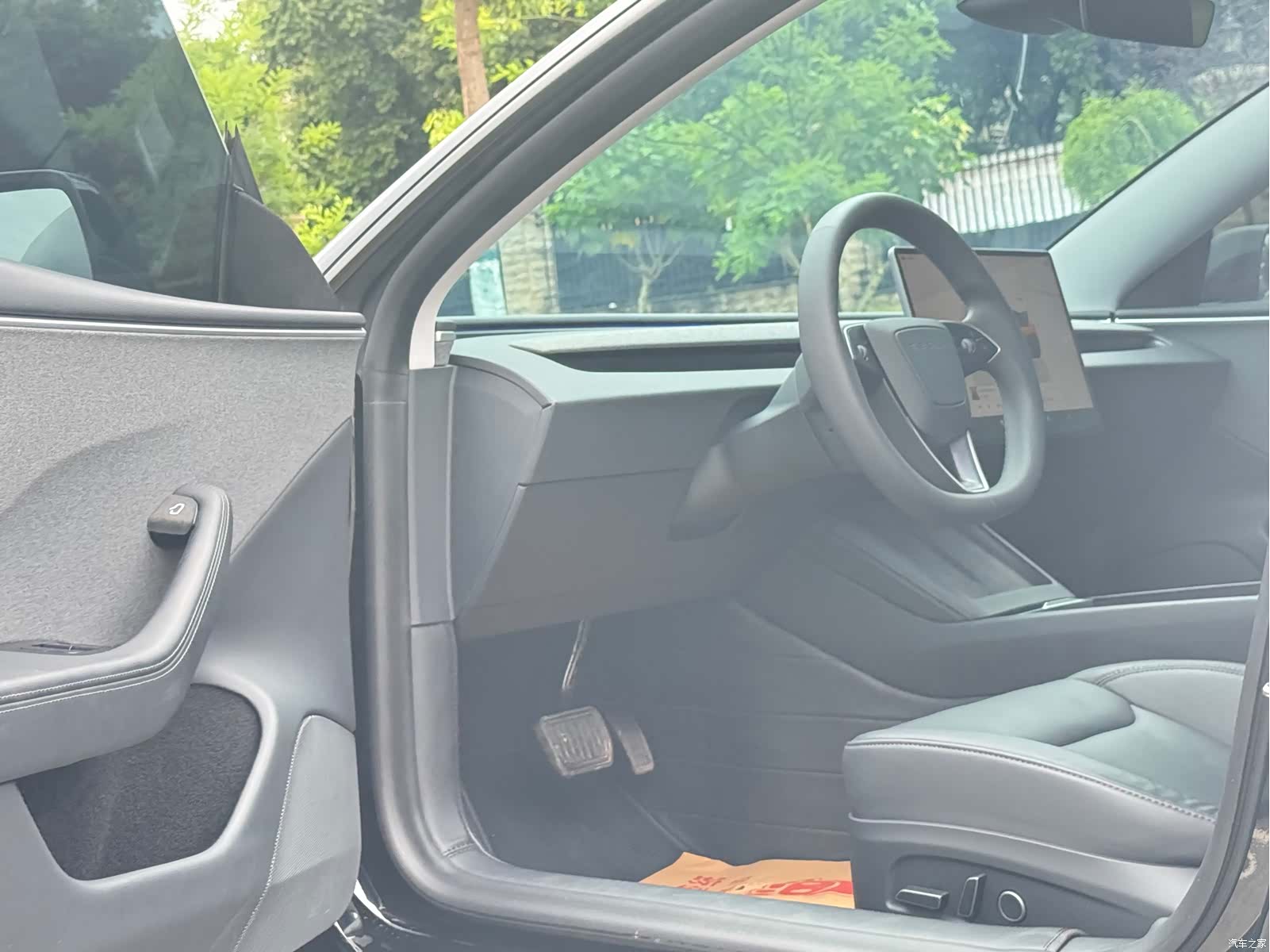 Tesla Model 3, 2024 17
