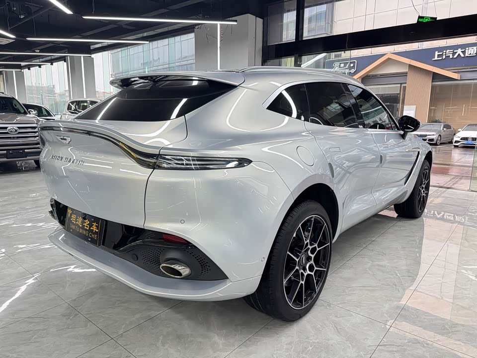 Aston Martin DBX