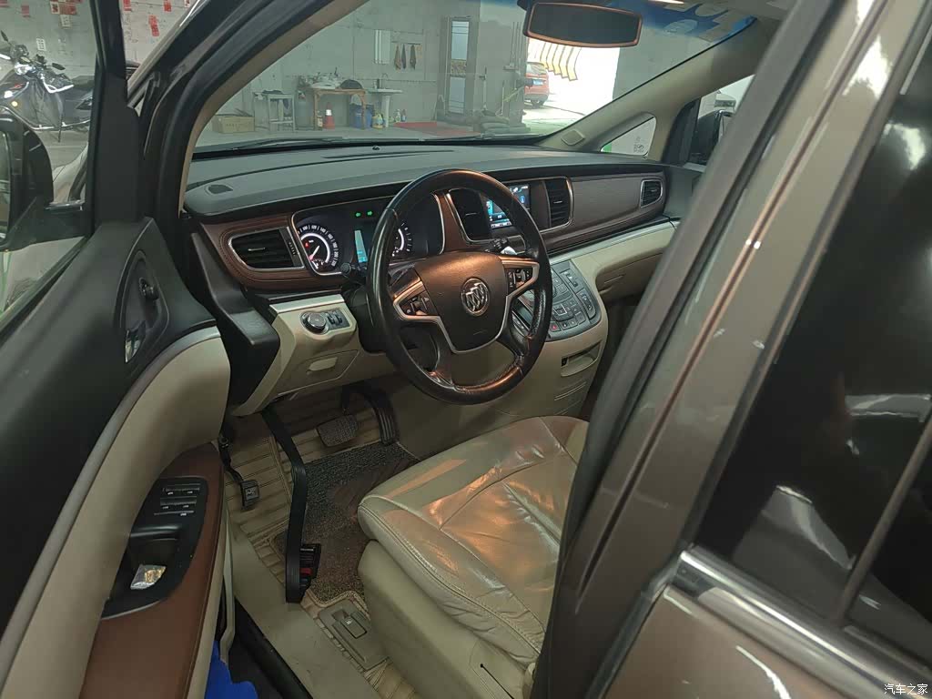 Buick GL8, 2018 12