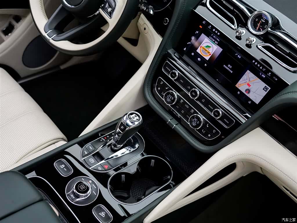 Bentley Bentayga, 2022 17