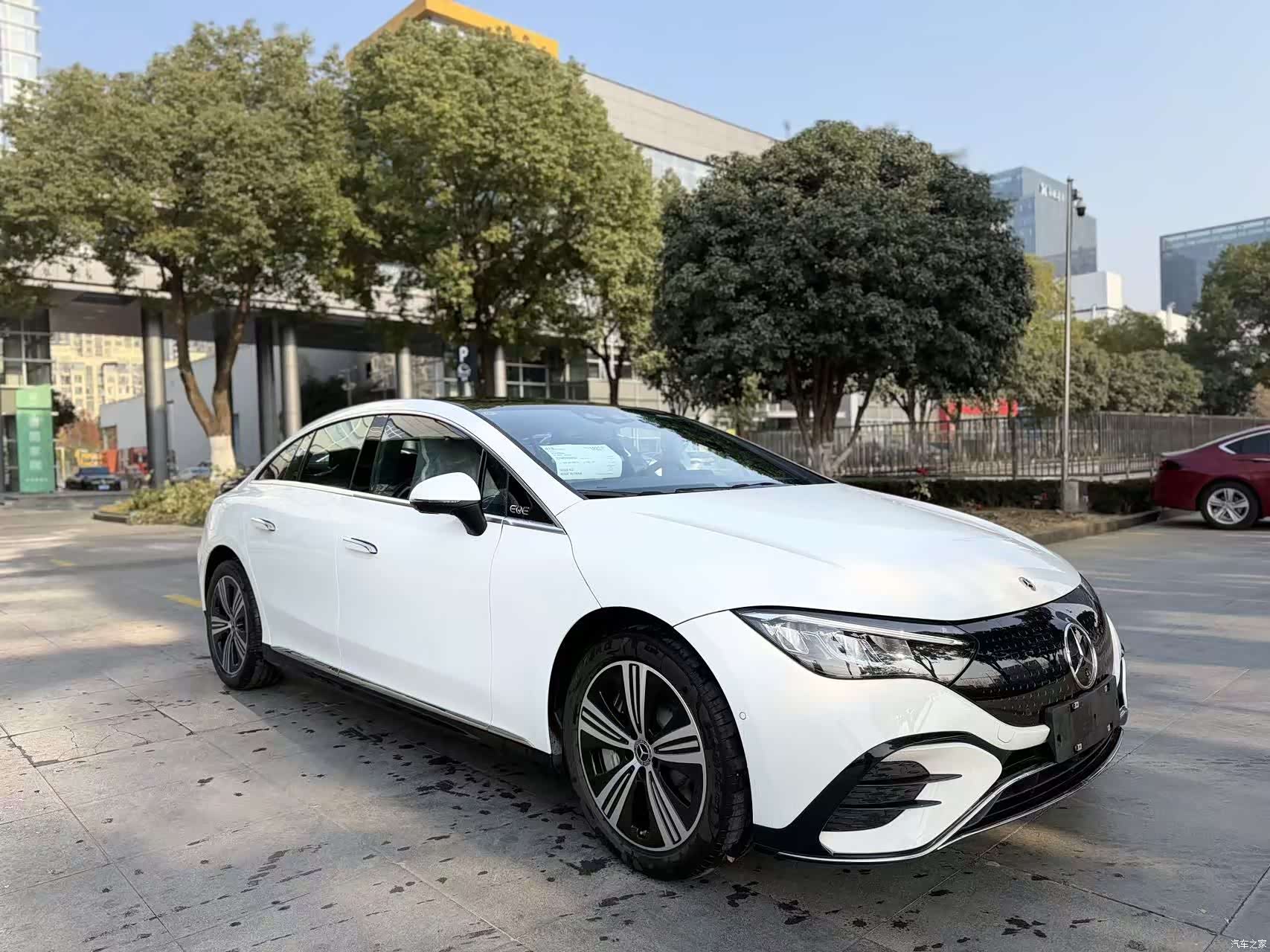 Mercedes-Benz EQE, 2025 3