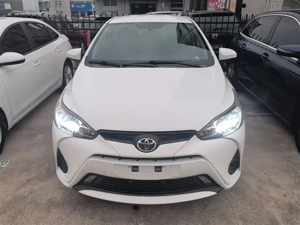 Toyota YARiS L to enjoy