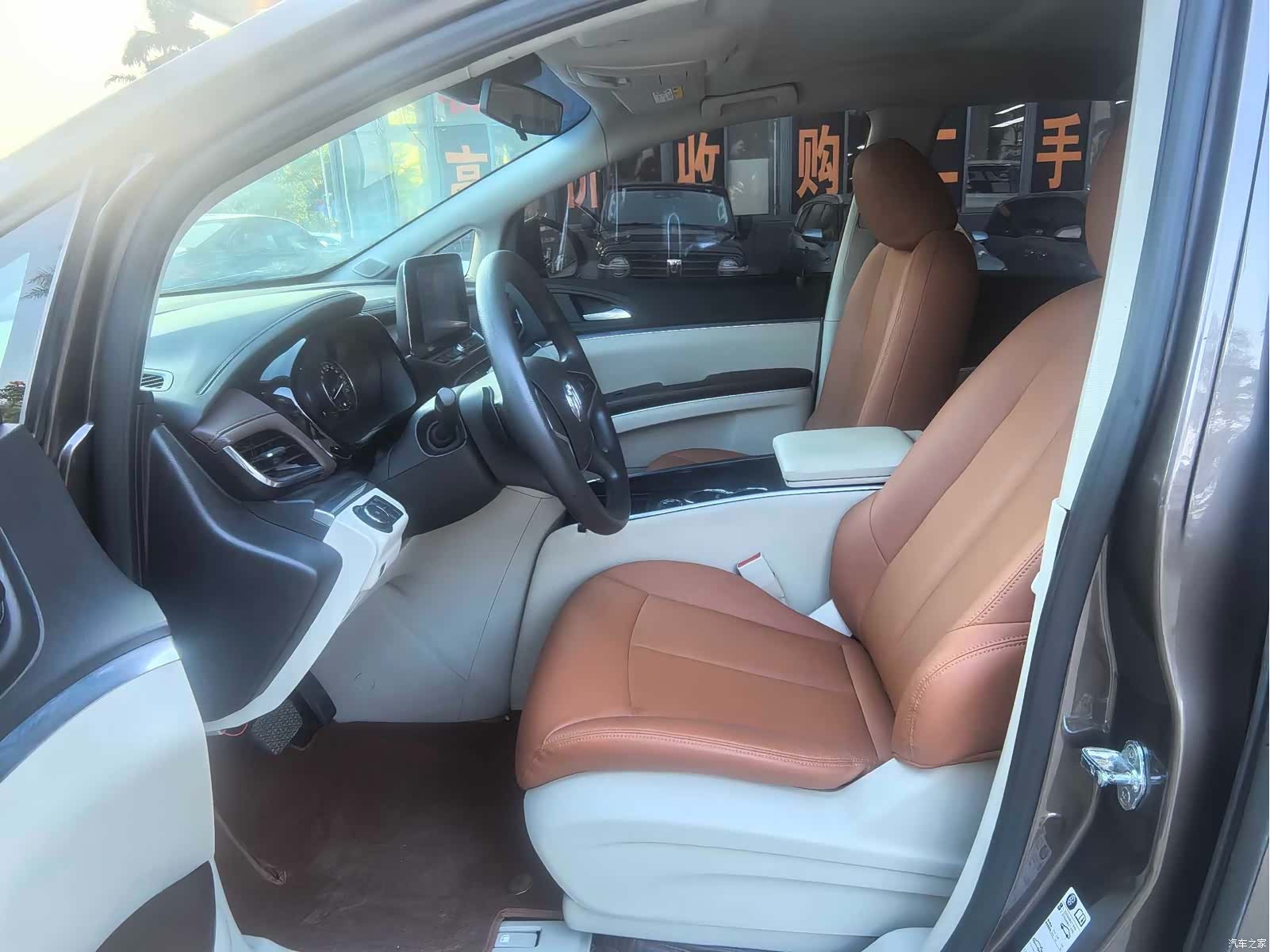 Buick GL8, 2020 4