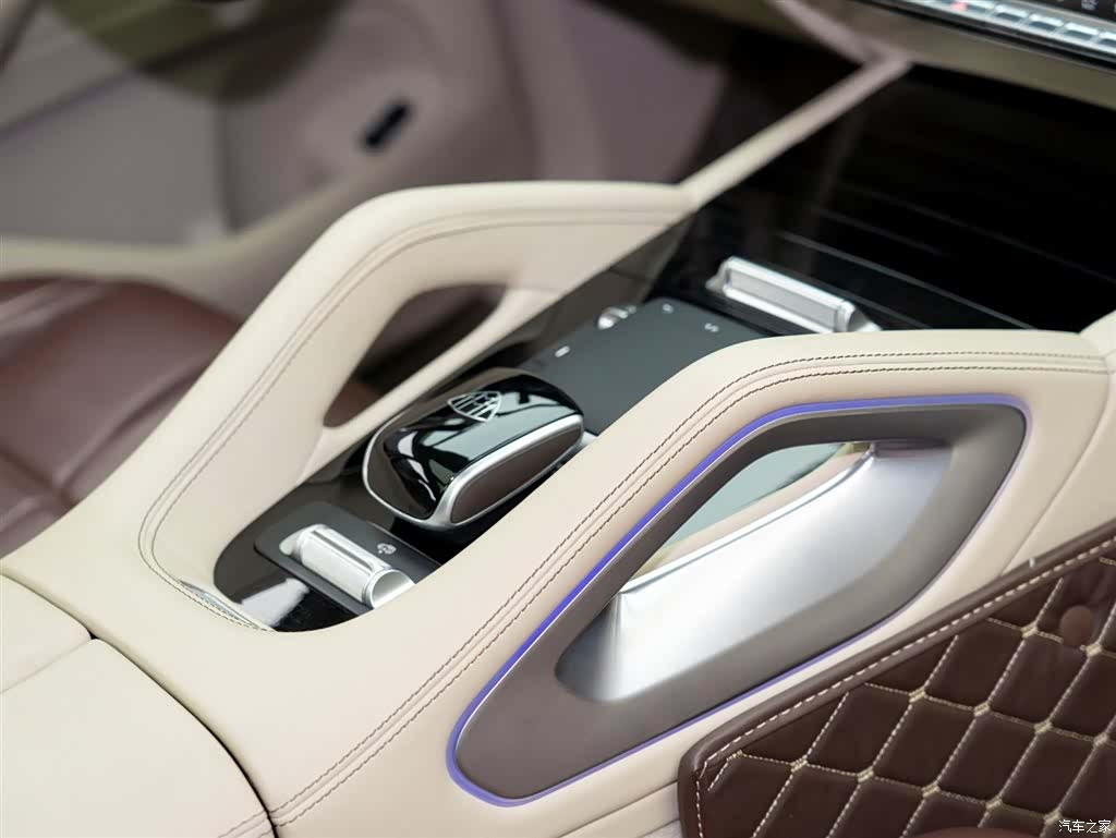Mercedes-Benz GLS, 2024 16