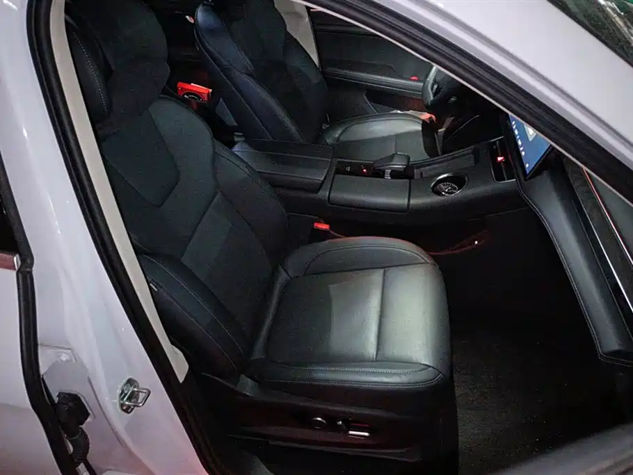 AITO Ask the world M5