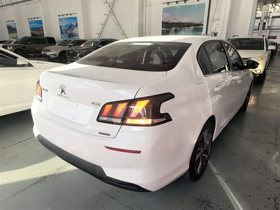 Peugeot 408