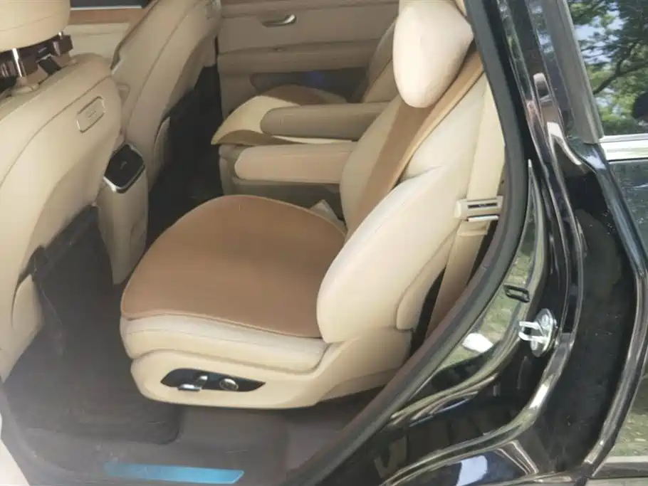 AITO Ask the world M7