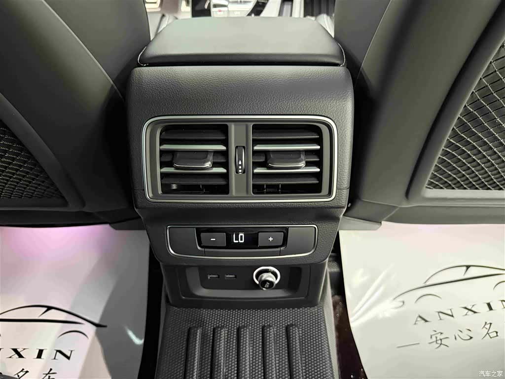 Audi Q5L, 2025 16