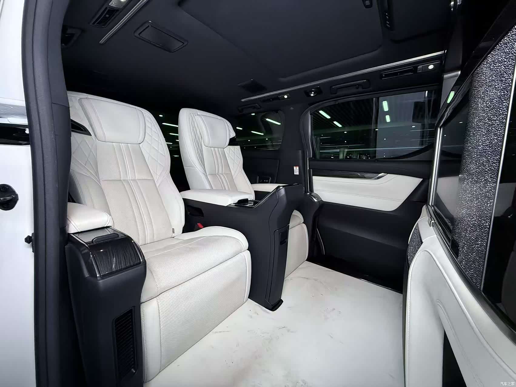 Lexus LM, 2021 12