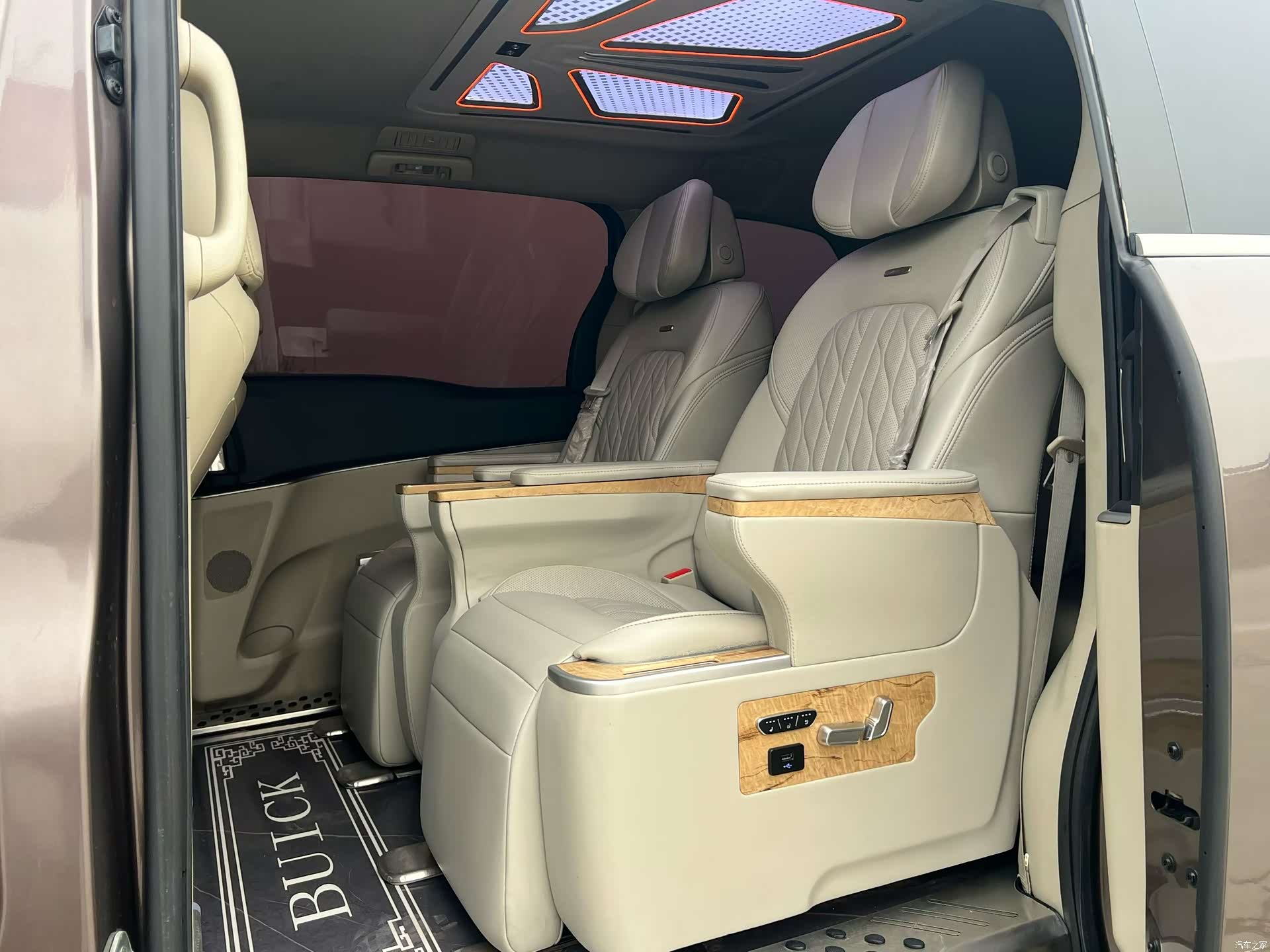 Buick GL8, 2018 6