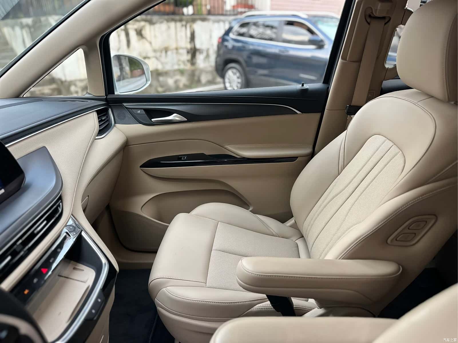 Buick GL8, 2025 11