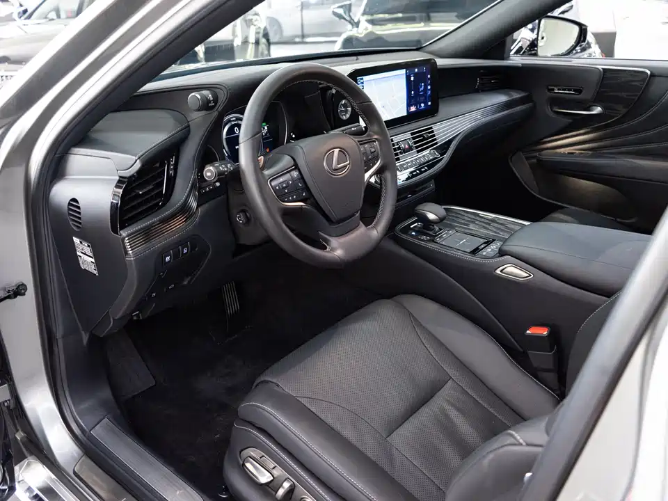 Lexus LS
