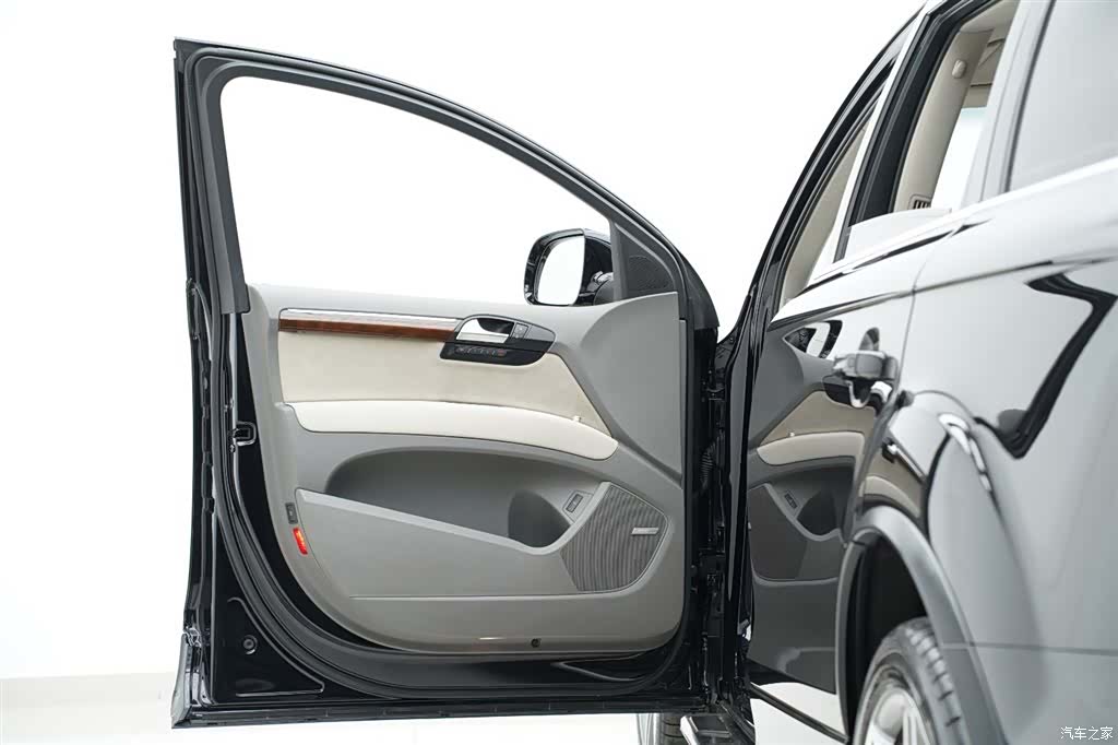 Audi Q7, 2010 7