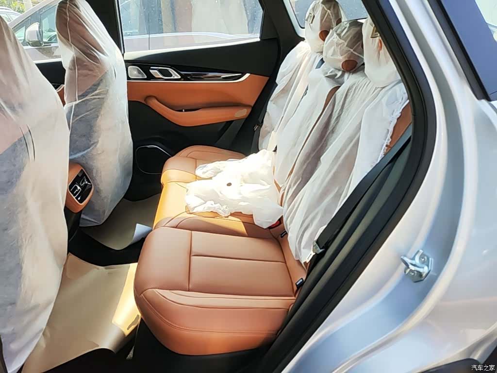 Geely Boyue, 2026 17