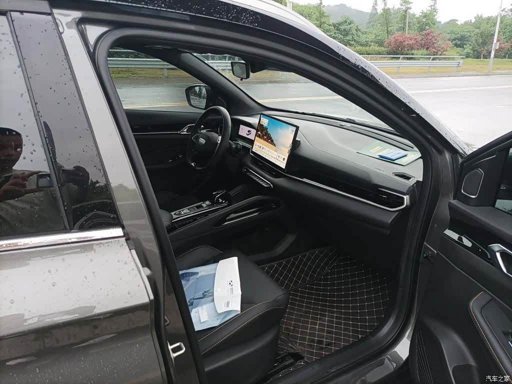 Geely Coolray, 2025 21