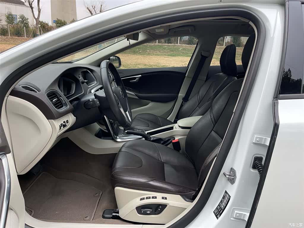 Volvo V40, 2015 14