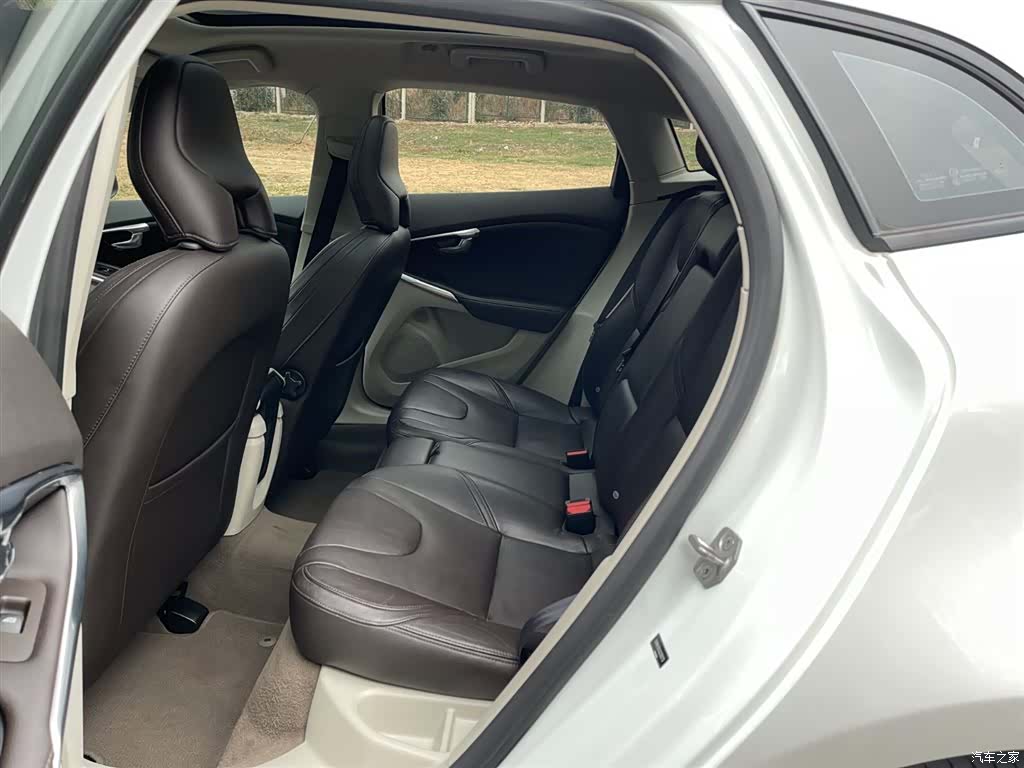 Volvo V40, 2015 15