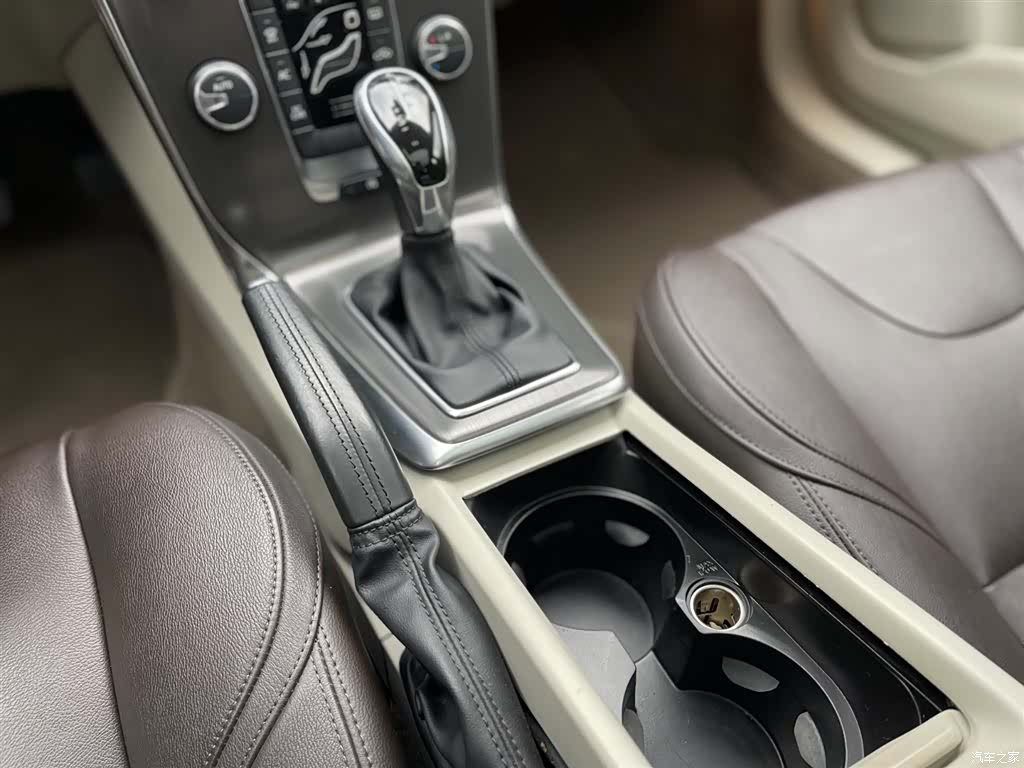 Volvo V40, 2015 21