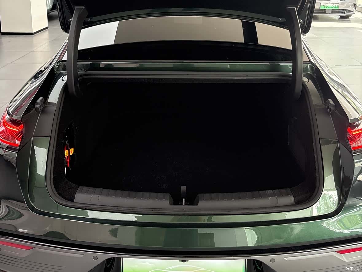 Geely 8, 2025 15