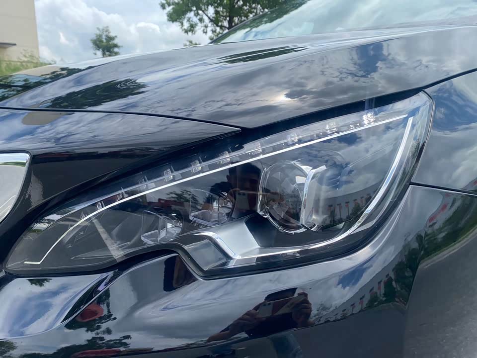 Peugeot 408