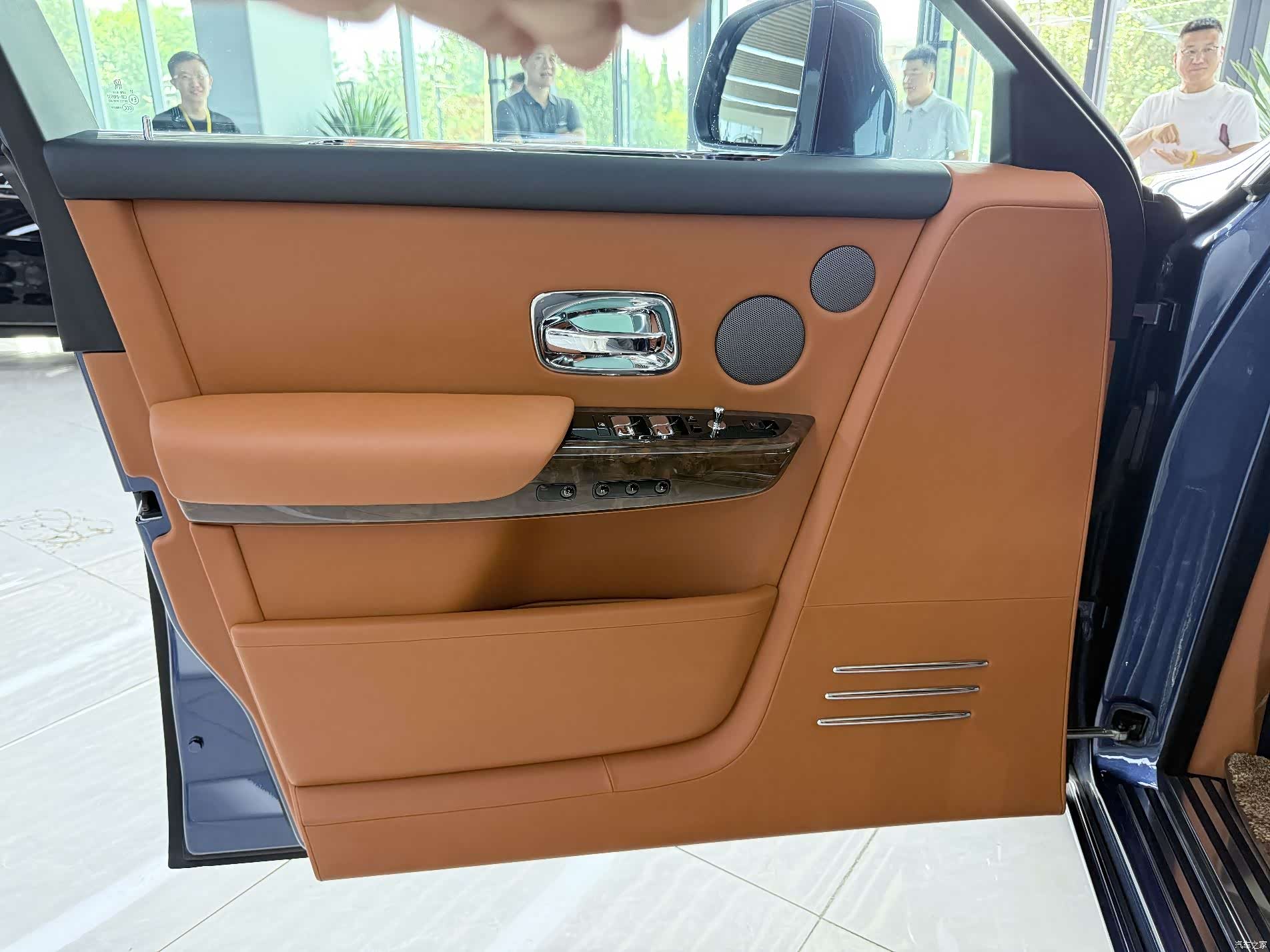 Rolls-Royce Phantom, 2024 3
