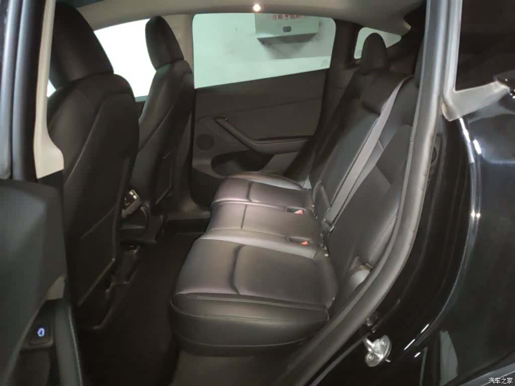 Tesla Model Y, 2023 17