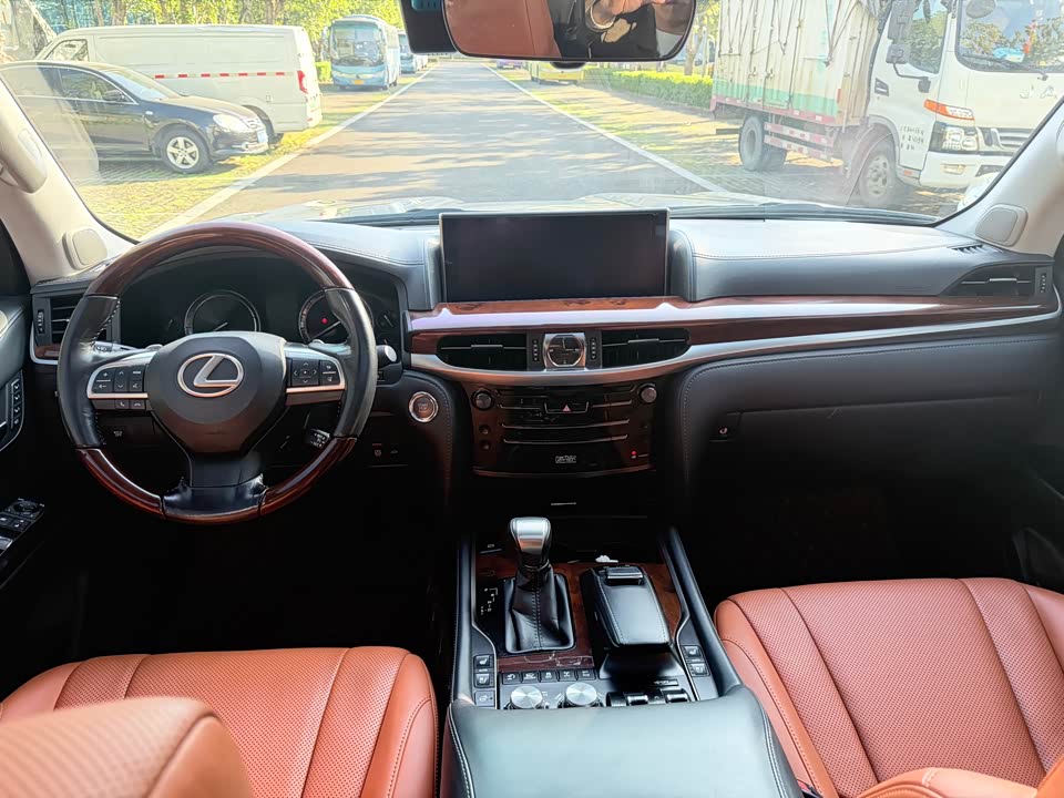 Lexus LX