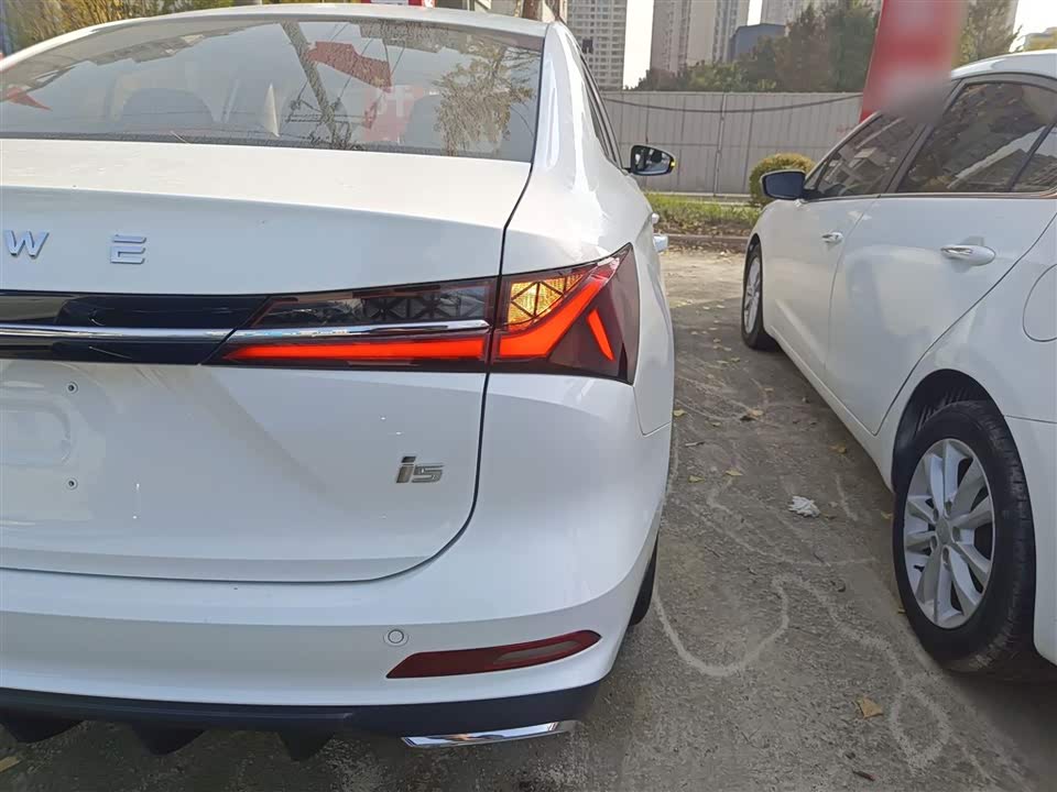 Roewe i5