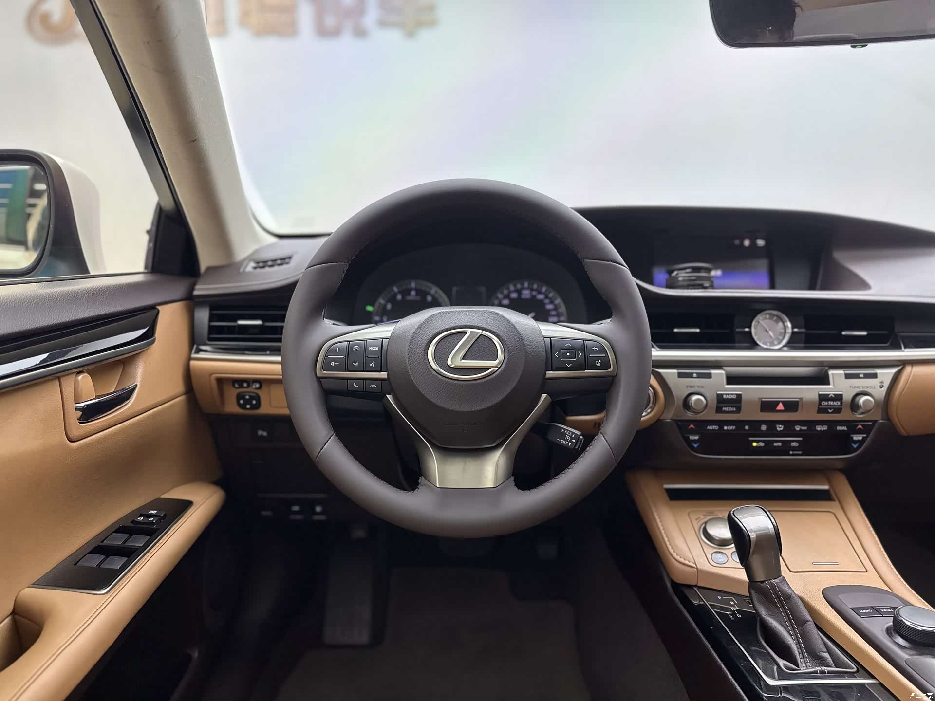 Lexus ES, 2016 8