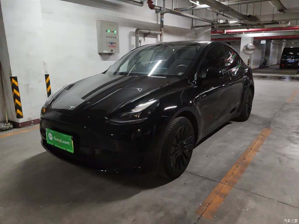 Tesla Model Y, 2023 1