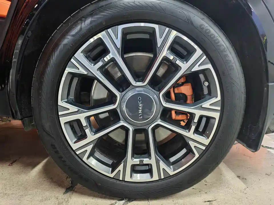 Lynk & Co 900
