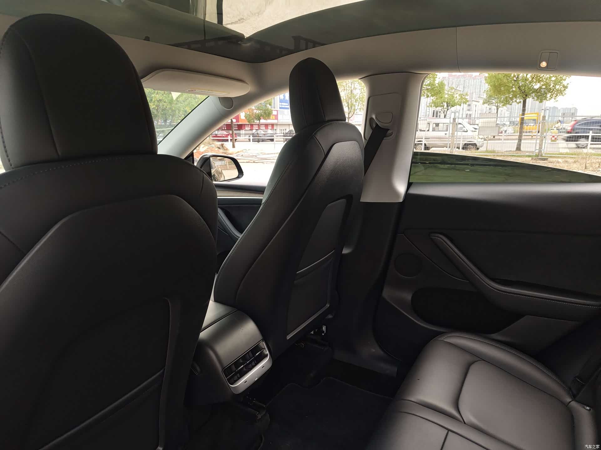 Tesla Model Y, 2021 13