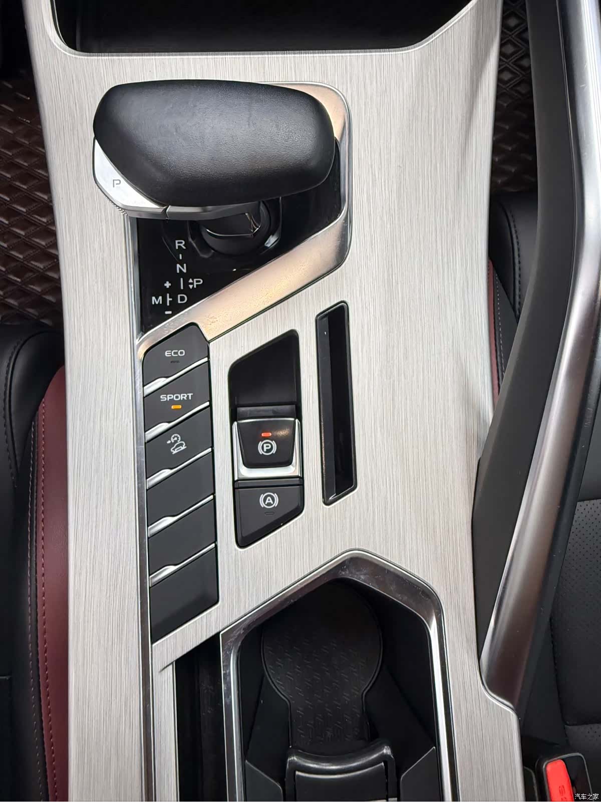 Geely Coolray, 2022 11