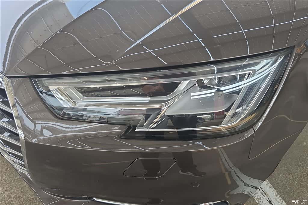 Audi A4L, 2018 все фото