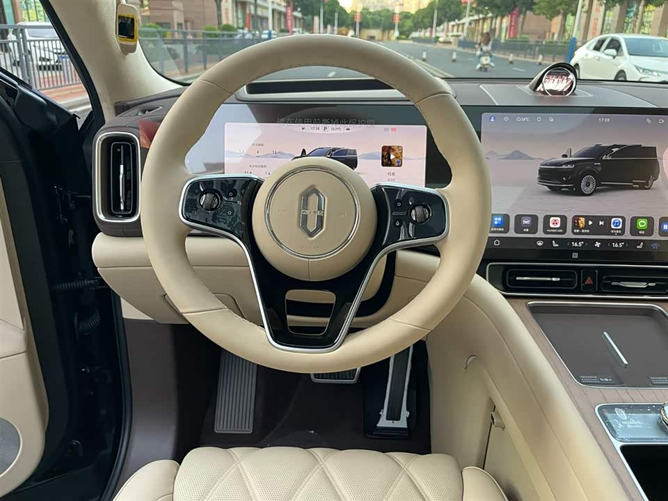 AITO Ask the world M9