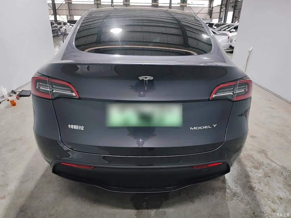 Tesla Model Y, 2023 4