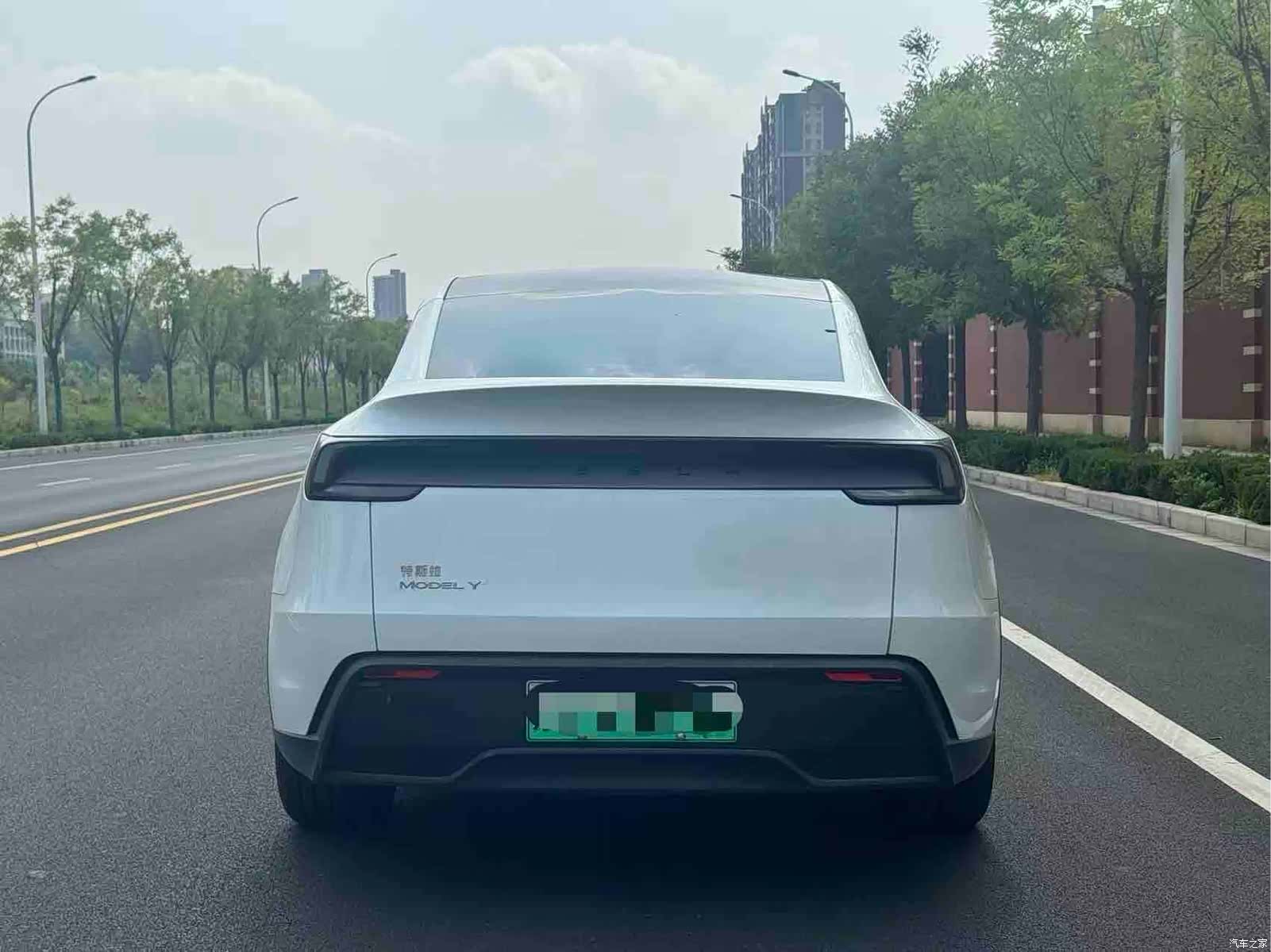 Tesla Model Y, 2025 8