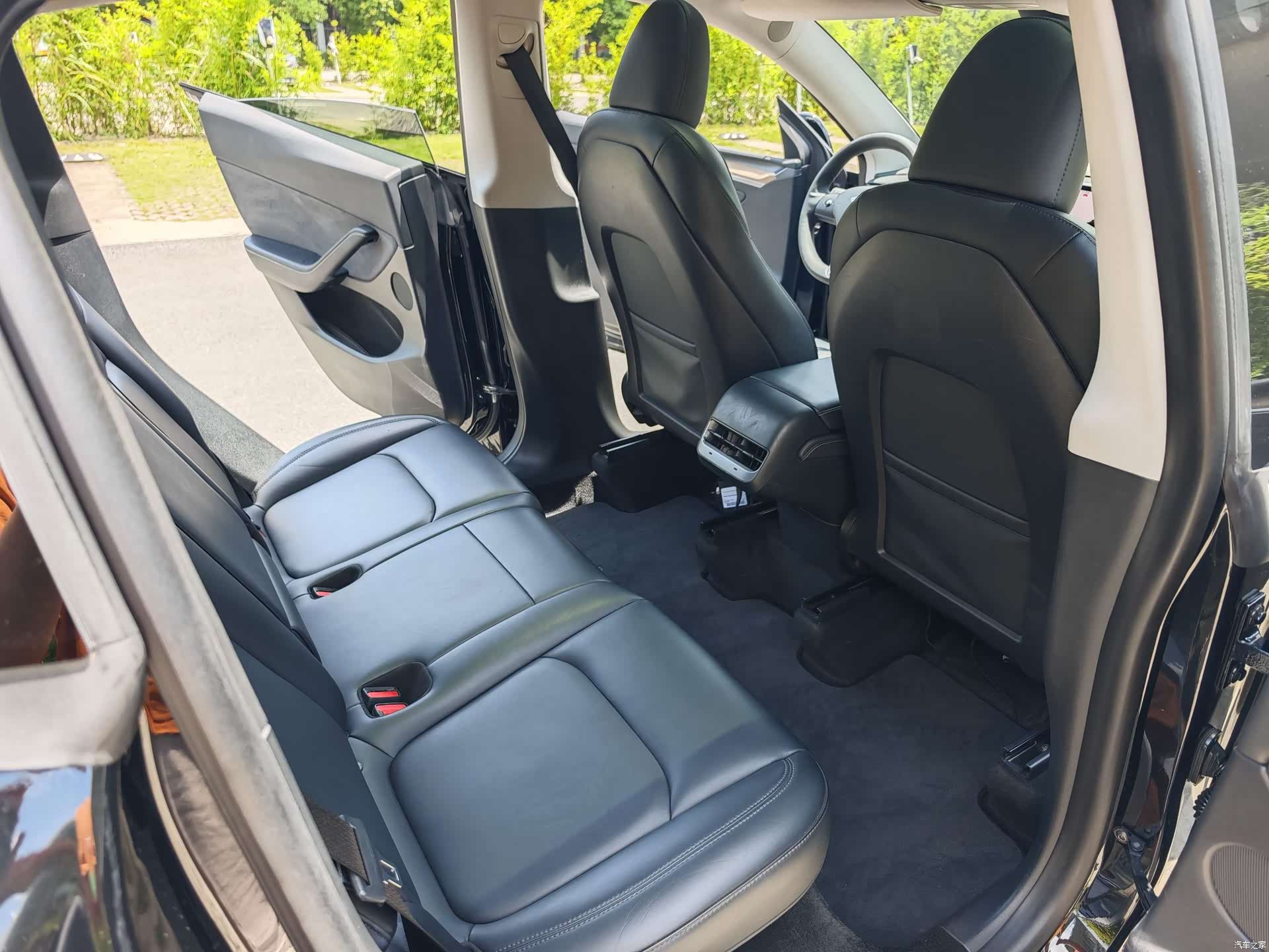 Tesla Model Y, 2023 25