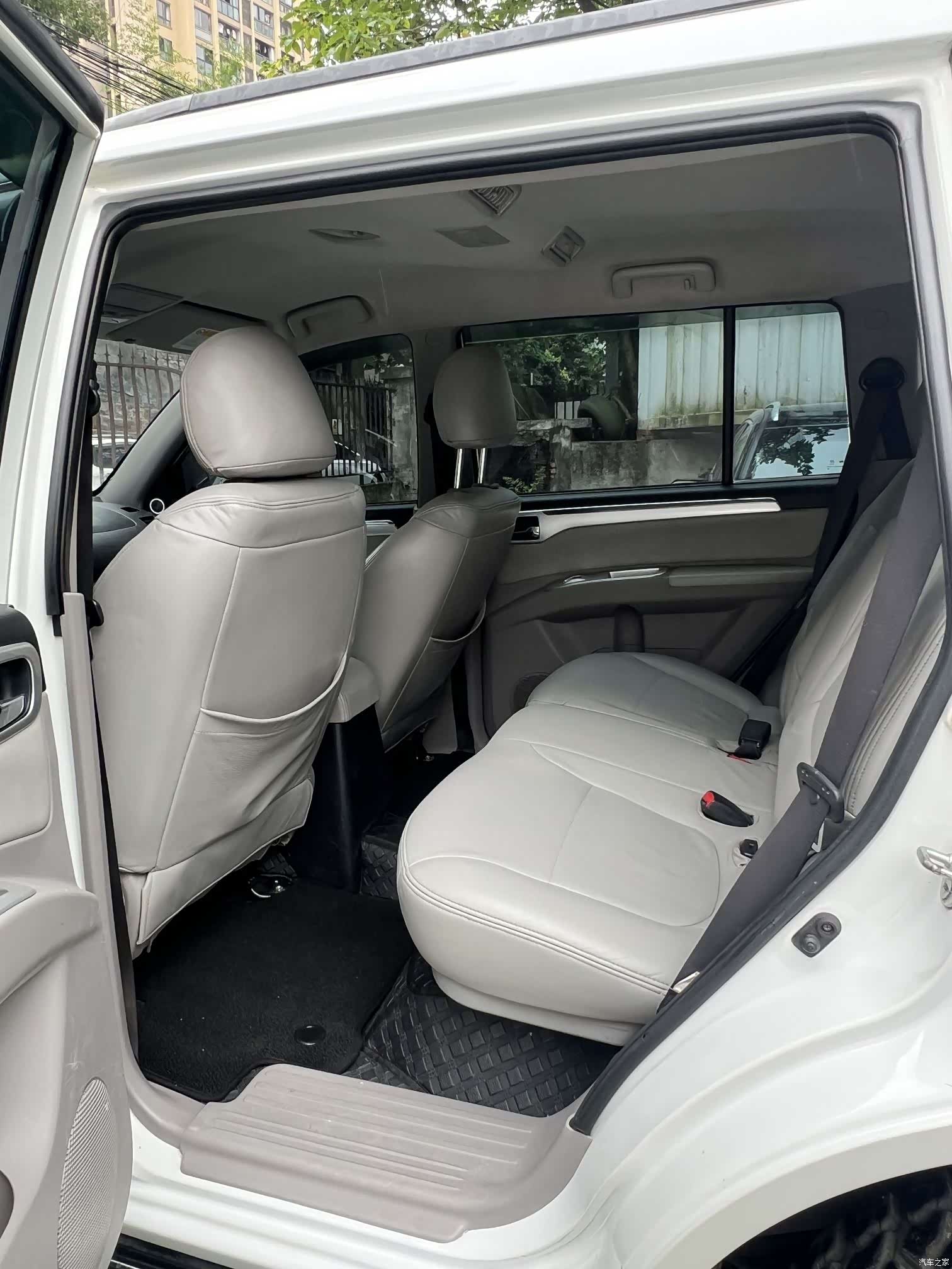 Mitsubishi Pajero, 2015 4