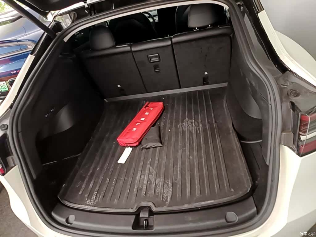 Tesla Model Y, 2022 19