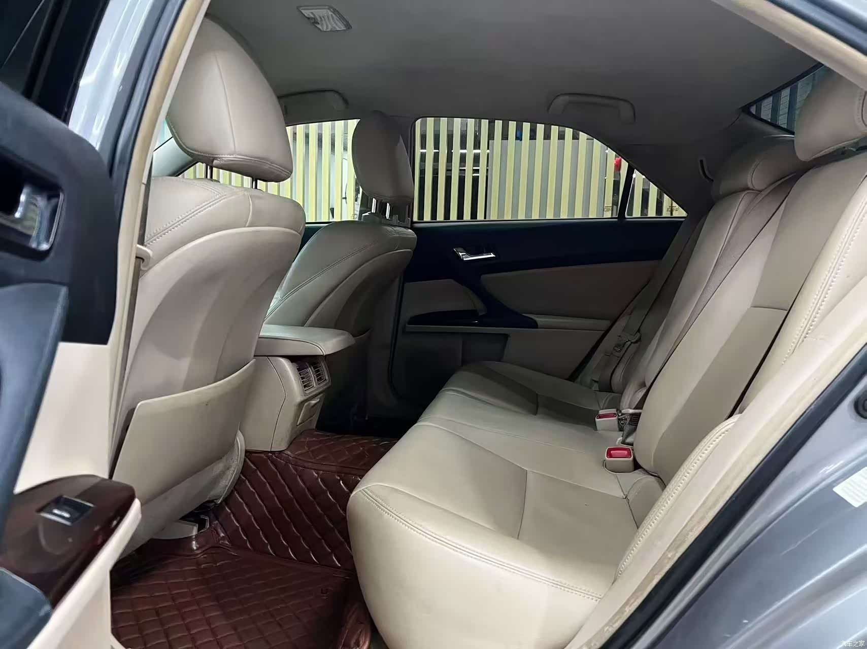Toyota 2.5V, 2012 6