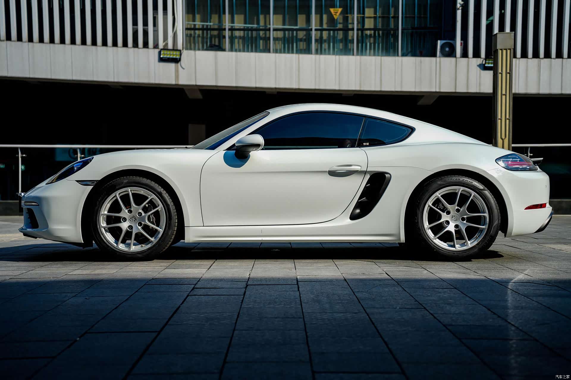 Porsche Cayman, 2018 16