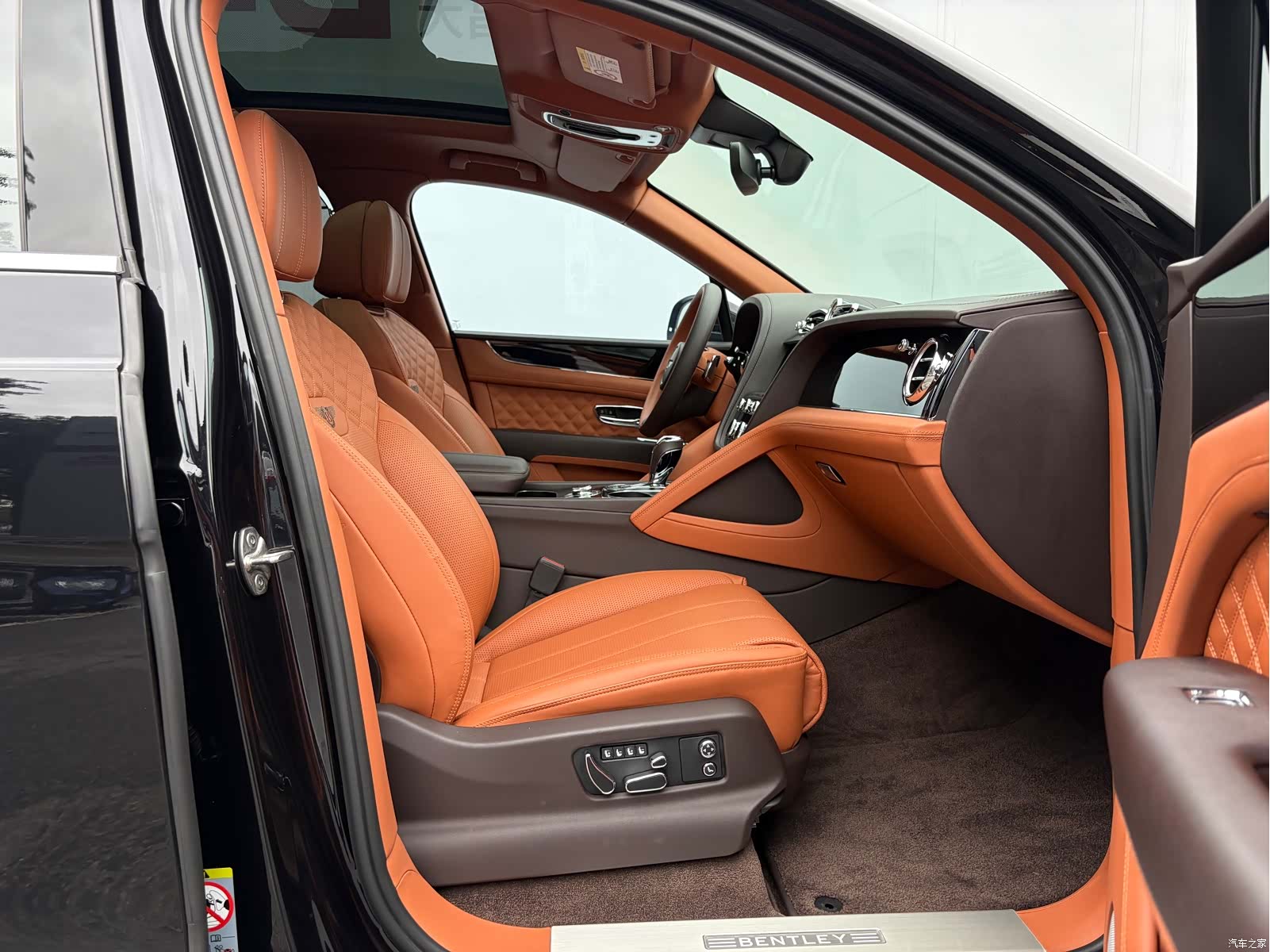Bentley Bentayga, 2022 24