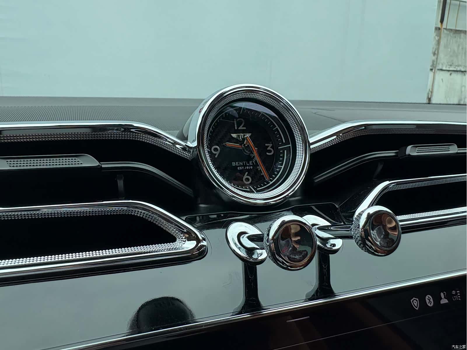 Bentley Bentayga, 2022 15